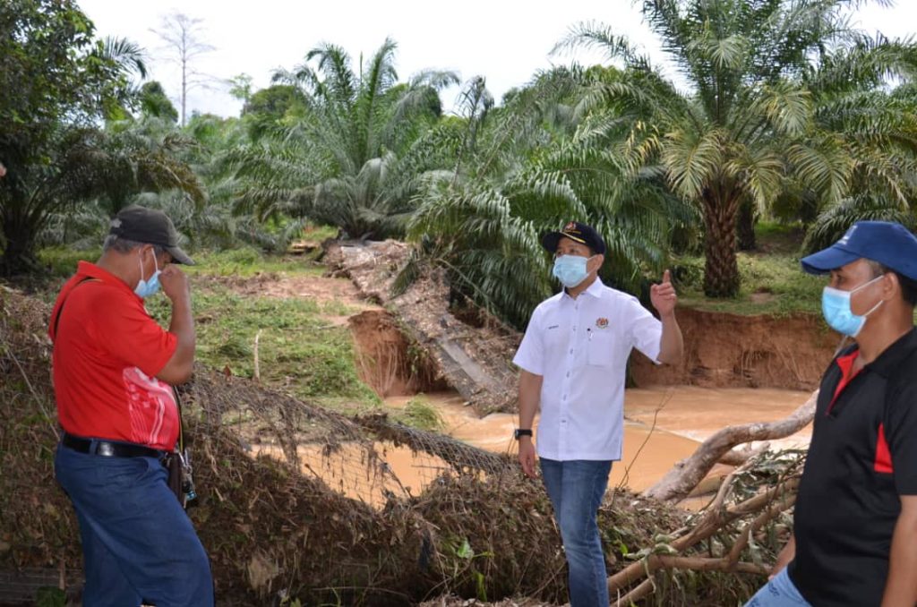 32 Buah Keluarga Mangsa Banjir Terima Bantuan Arthur Kurup Warta Oriental