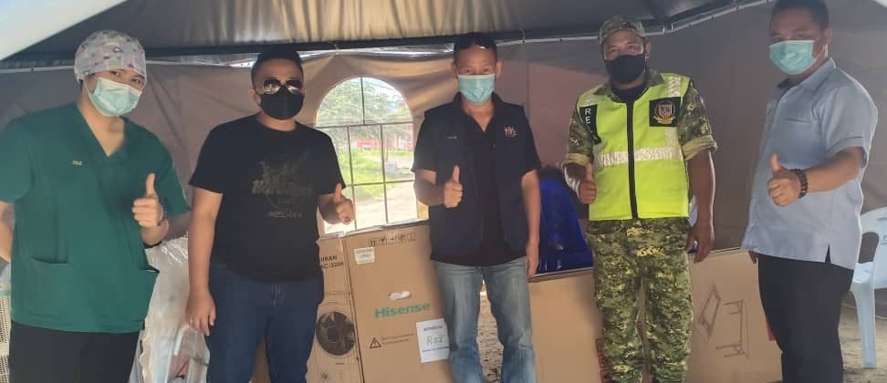 Medical Base PKPD Kampung Baru Durok terima sumbangan peralatan daripada Dr. Jeffrey
