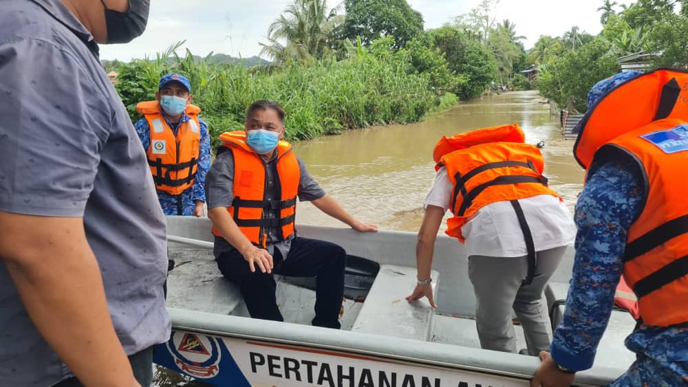 68 orang di Kampung Gasabon Apin-Apin dipindahkan kerana banjir