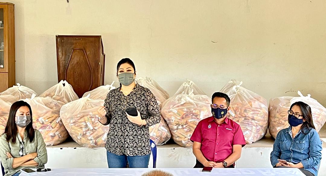 Penduduk tiga kampung di DUN Karambunai terima sumbangan 5,000 roti