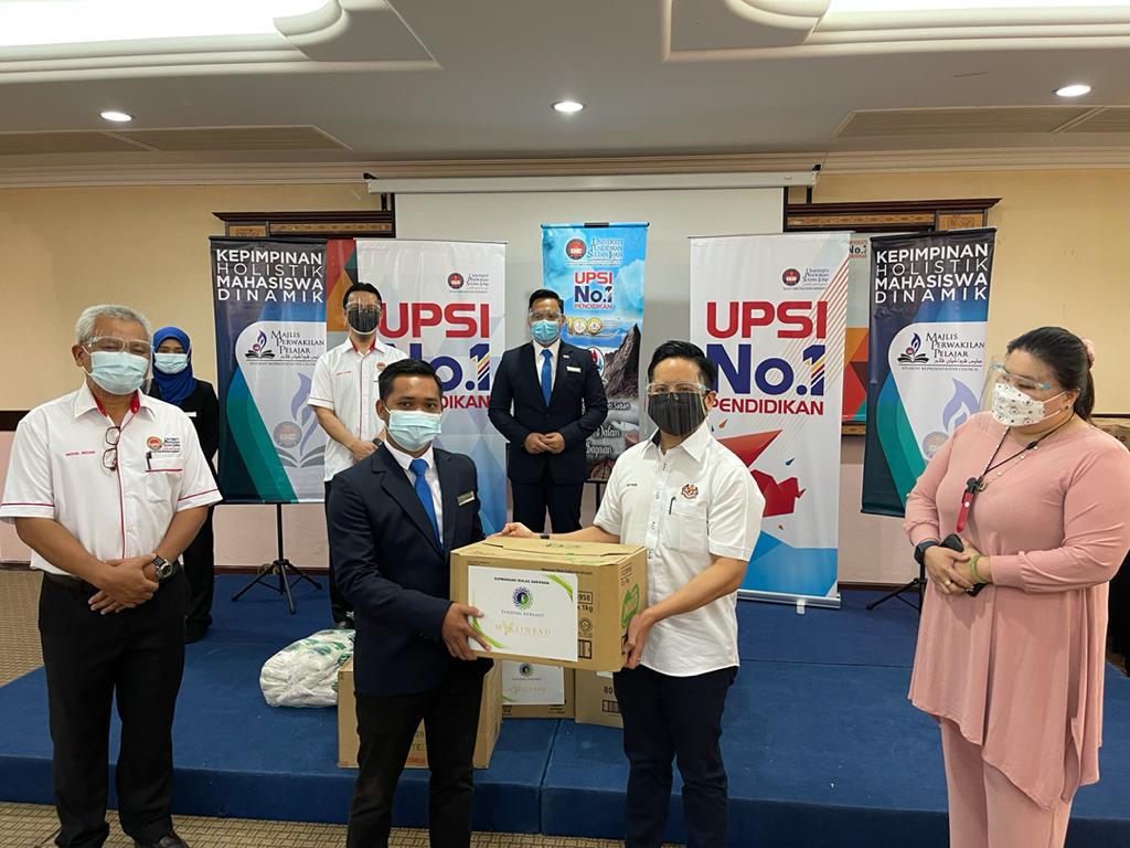134 pelajar Sabah di UPSI terima bantuan bakul makanan