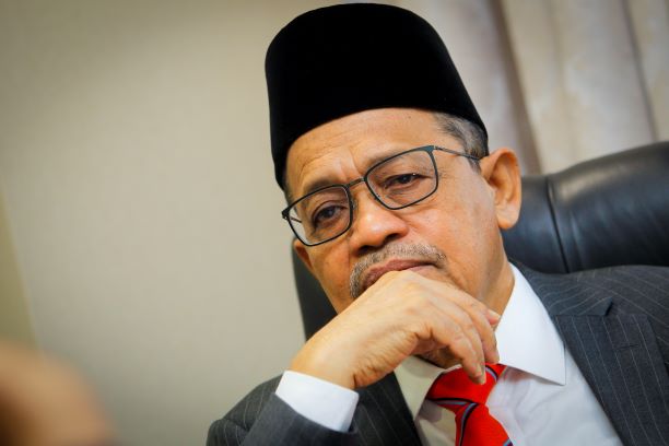 Shahidan tuntut penjelasan Zahid isu tarik sokongan terhadap PM