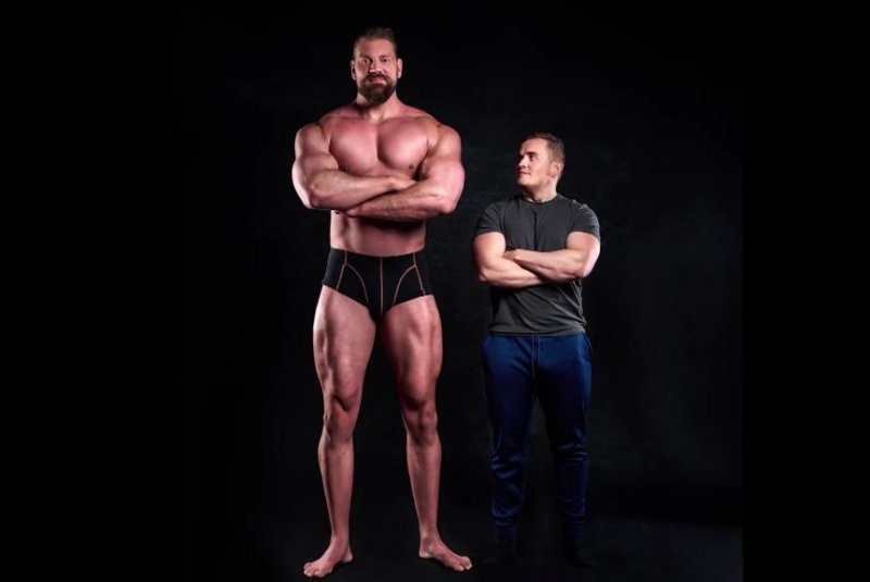 Atlet `Dutch Giant' dinamakan ahli bina badan paling tinggi dunia