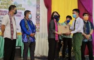 144 pelajar Tingkatan 3 di Matunggong terima sumbangan peranti digital