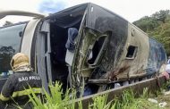 Lima maut, 48 cedera bas terbalik di Brazil