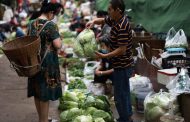 China nasihat rakyat buat stok makanan, bimbang bekalan tidak mencukupi