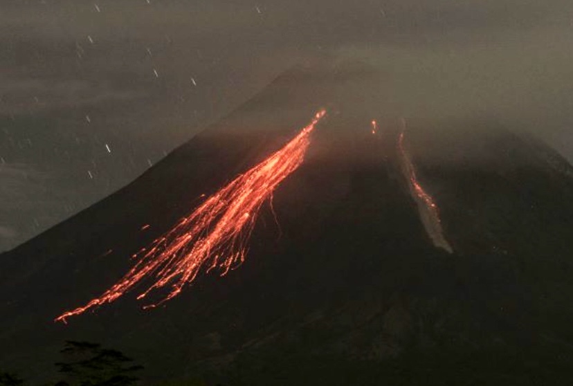 Gunung Merapi meletus tujuh kali dalam tempoh enam jam