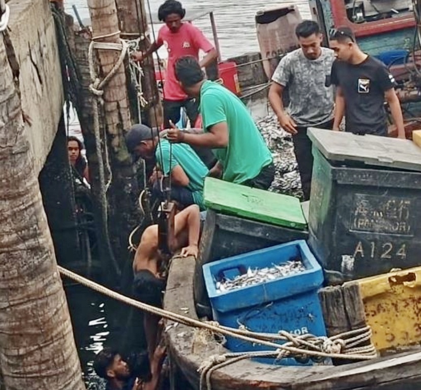 Nelayan terjatuh bot ditemukan mati lemas 