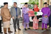 Ketua Menteri serah kenderaan rasmi kepada 21 pejabat kawasan UPPM