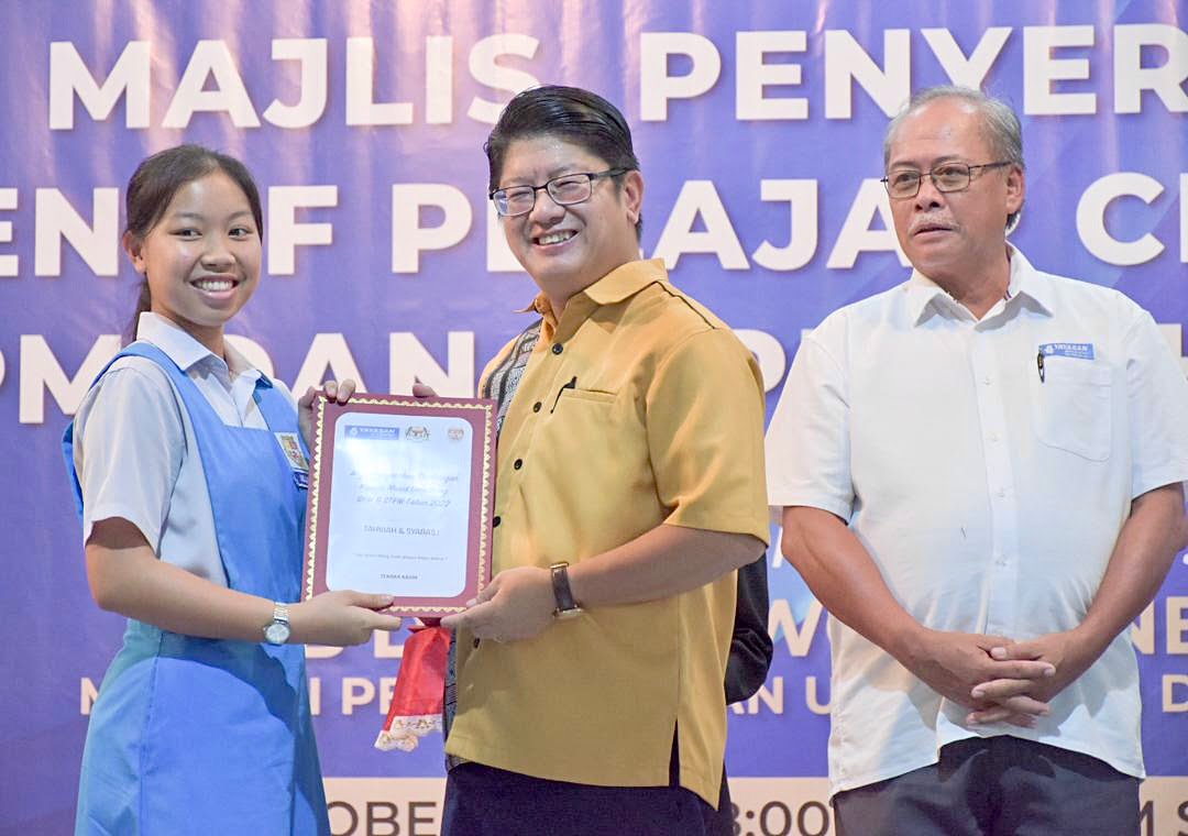 146 pelajar cemerlang SPM, STPM 4 sekolah di P’pang terima insentif