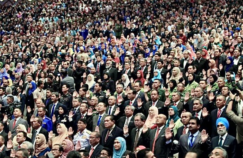 Penjawat awam diberi insentif awal RM2,000