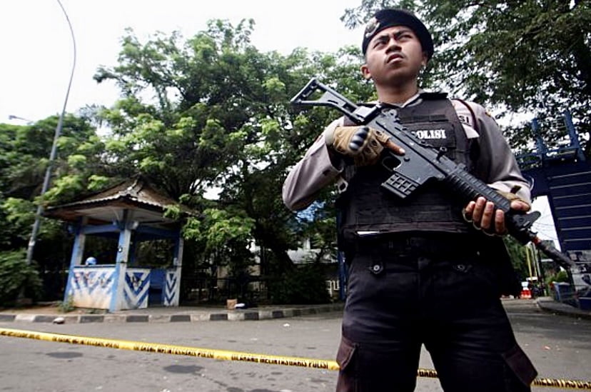 Indonesia tahan 59 suspek militan, rampas bahan buat bom