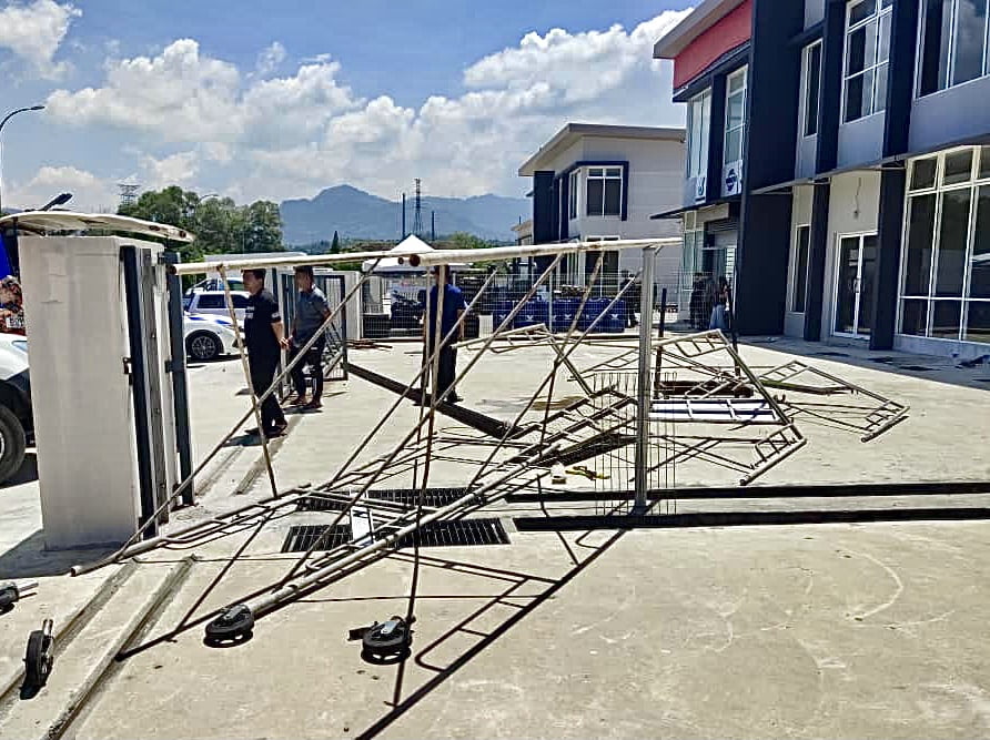 施工時從鷹架墜落 3員工受傷送院