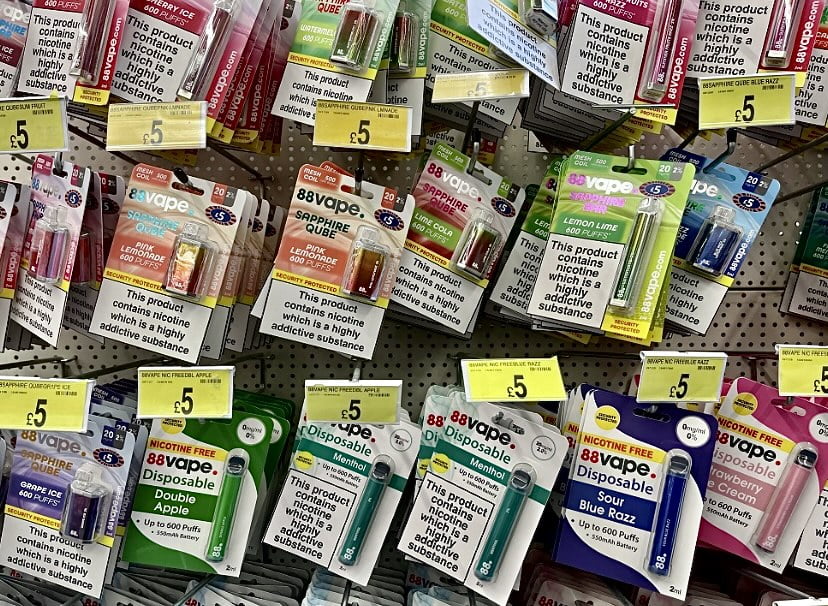 Sisa vape seberat enam Menara Eiffel dibuang setiap tahun