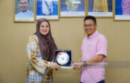 Kunjungan hormat Jainisah kepada Peto