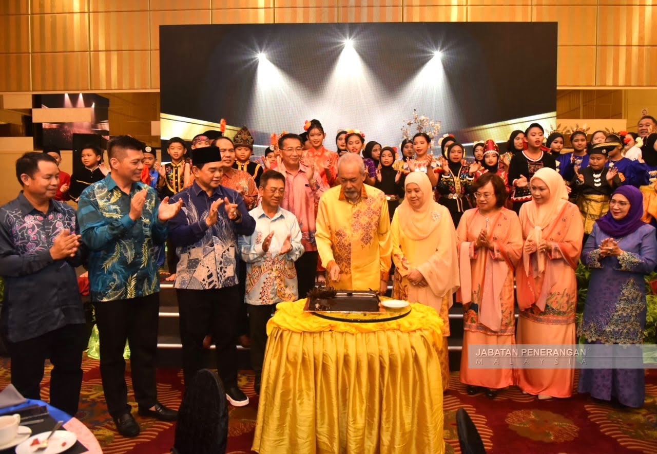 11 institusi terima sumbangan kewangan RM1,000