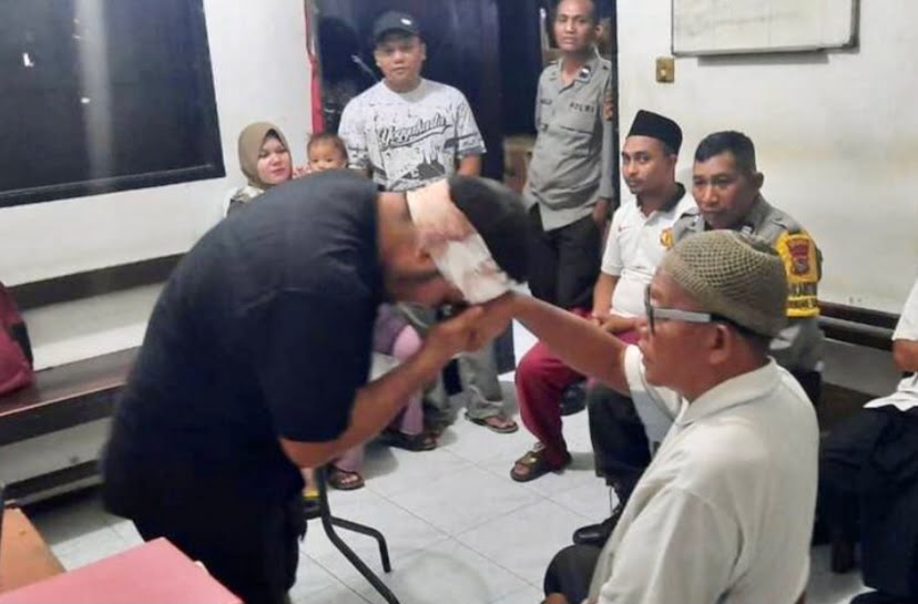 Bapa potong telinga anak, berang asyik minta duit