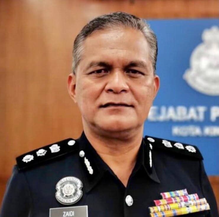 Bayi ditemui dalam kotak di hadapan masjid di KK