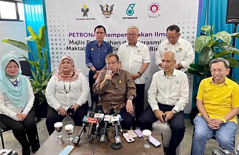 Perkara 161 Perlembagaan Persekutuan, Sarawak mempunyai hak untuk menggunakan bahasa Inggeris