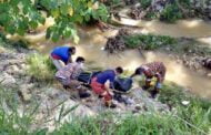 Mayat lelaki tanpa identiti ditemukan tersangkut di anak sungai