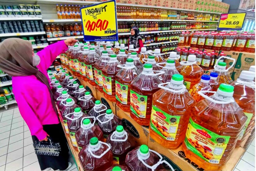 Harga runcit minyak masak sawit tulen dalam botol kekal