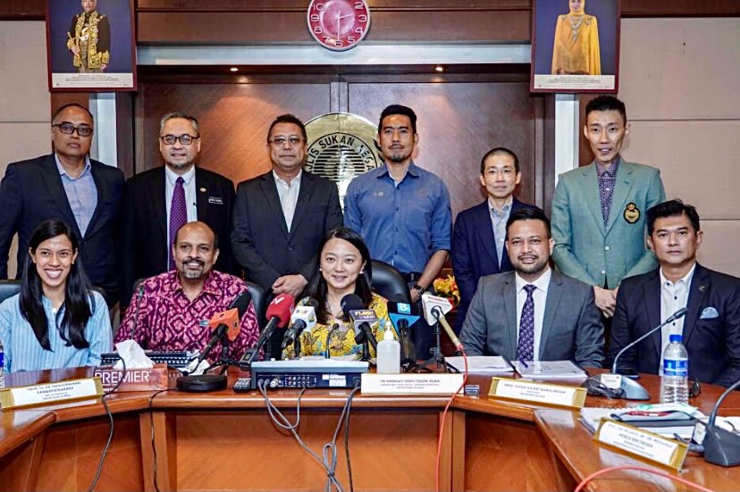 Hoki, dua beregu campuran gugur