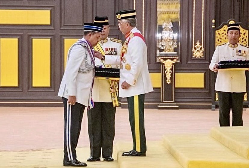 Ayob Khan dikurniakan Darjah Panglima Gagah Pasukan Polis