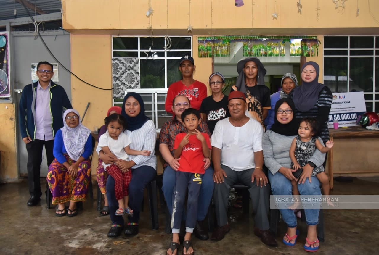 Mangsa kebakaran terima bantuan daripada Perdana Menteri