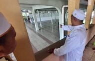 Maut motosikal terbabas ke ruang solat masjid