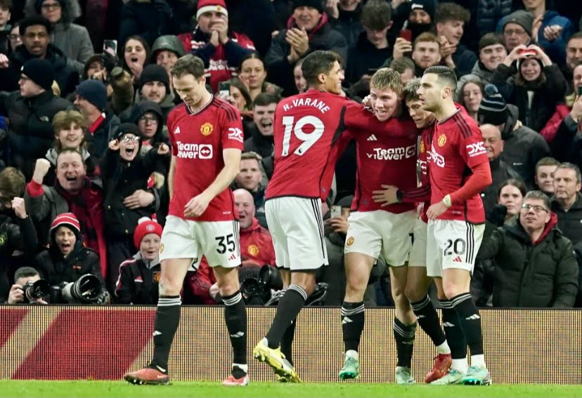 United kembali ke landasan kemenangan, benam Aston Villa 3-2