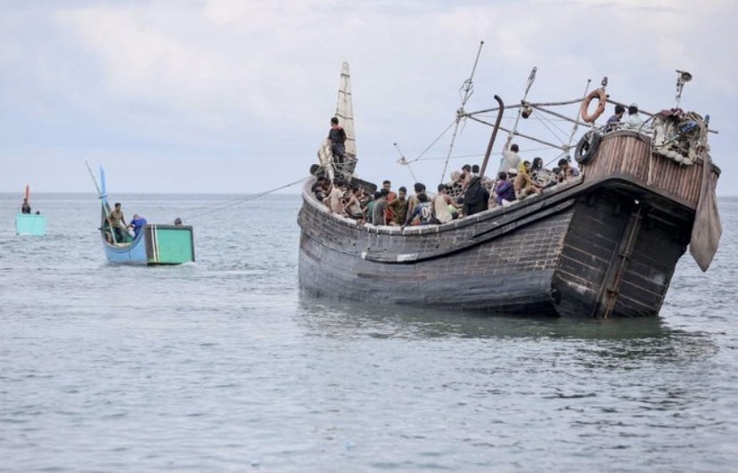 Tentera Indonesia halau bot bawa etnik Rohingya