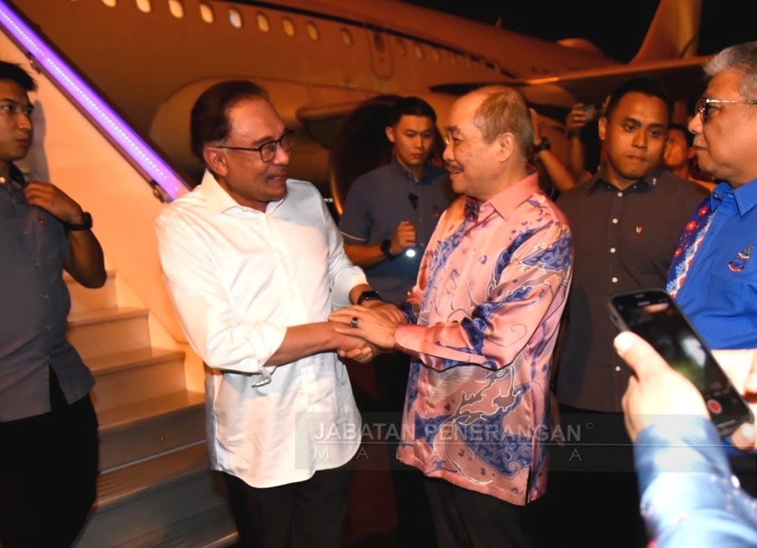 Anwar tiba untuk lawatan kerja sehari
