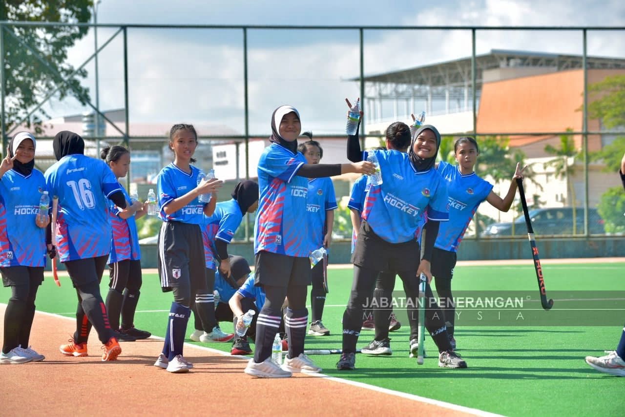 Hoki wanita SAGA X bermula