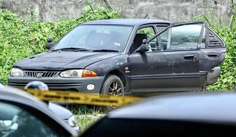 Mayat lelaki berulat dijumpai dalam kereta