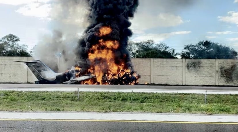 Dua maut, jet peribadi terhempas di lebuh raya Florida