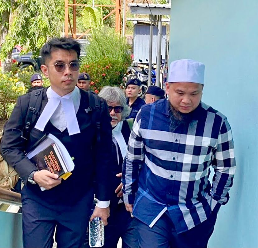 Ebit Lew tunjuk kemaluan melalui panggilan video – pengadu