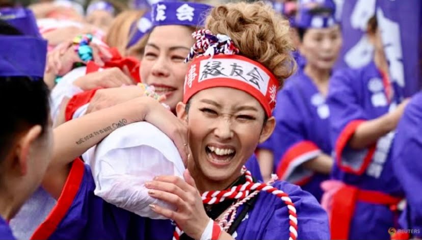 Wanita pertama kali sertai festival lelaki bercawat berusia 1,250 tahun