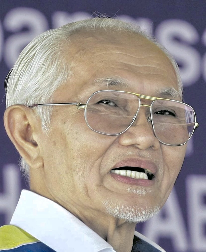 Taib Mahmud selamat, berada di kediaman bersama isteri