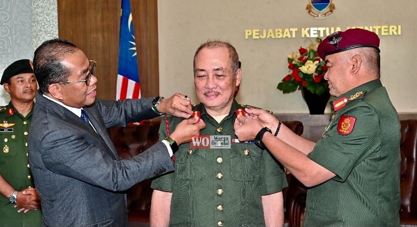 Hajiji dianugerah Brigedier Jeneral (Kehormat) Askar Wataniah