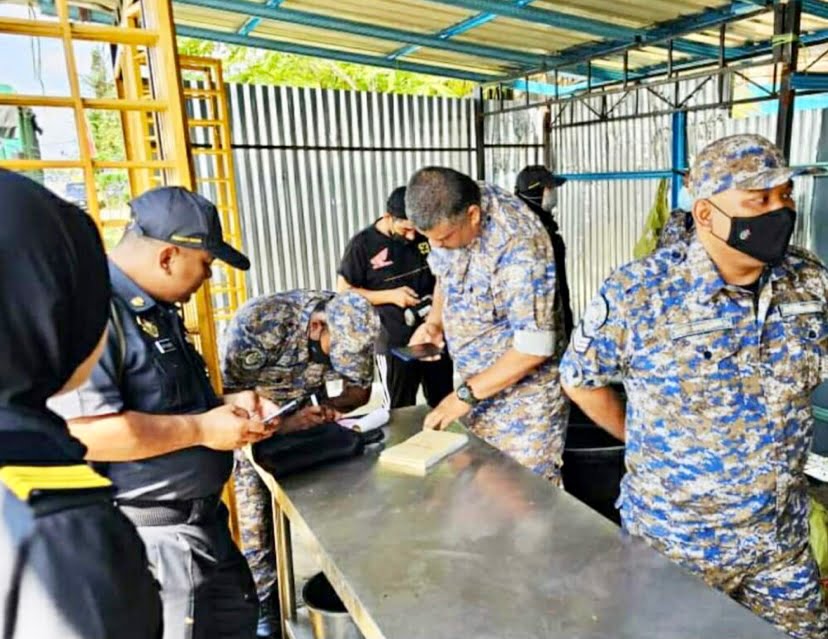 Jual ayam murah, tapi ‘tipu’ timbangan