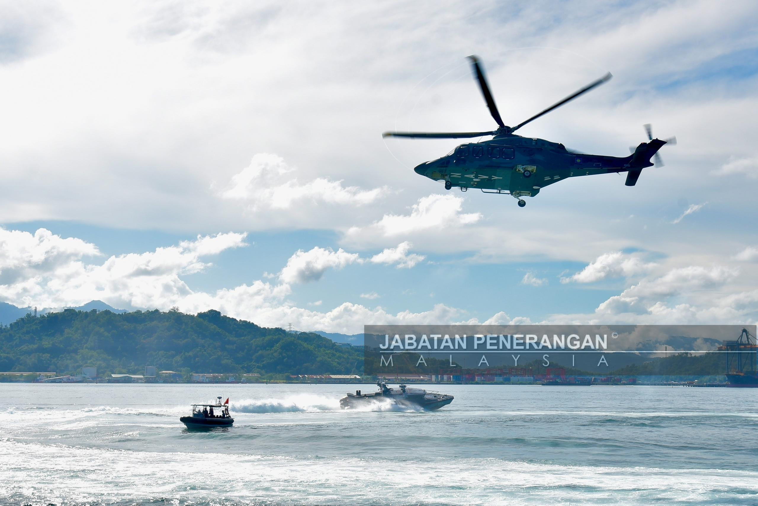 提高海域作戰效率 海軍接收嶄新快速攔截艇