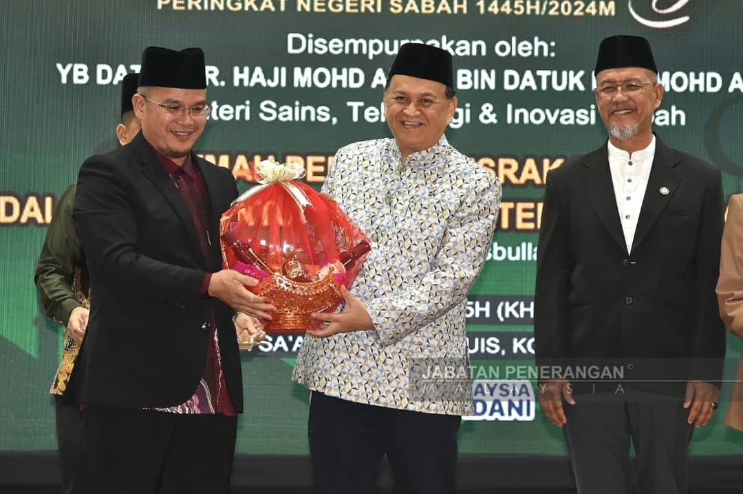 Timbang keupayaan ibu bapa anjur konvokesyen sekolah