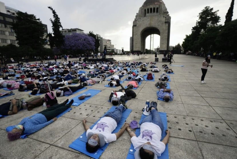 Ratusan berbaring di dataran Mexico City sambut Hari Tidur Sedunia