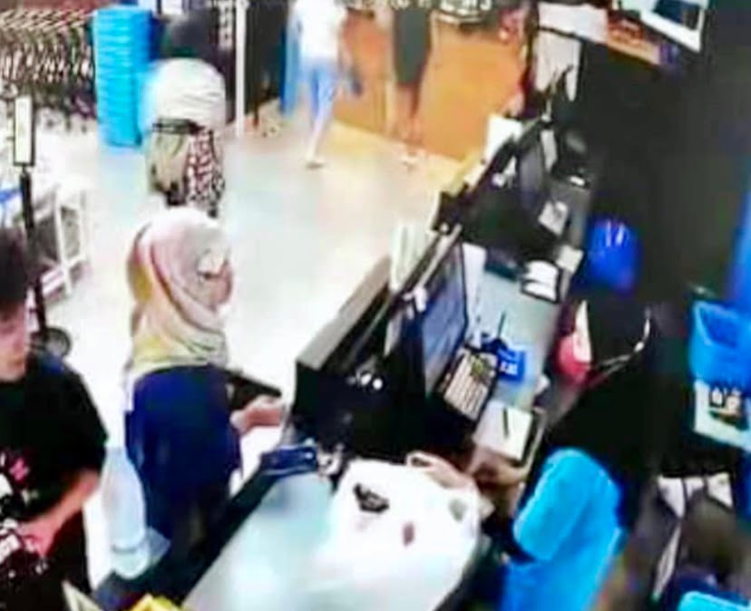 Berang, pelanggan wanita tumbuk muka juruwang
