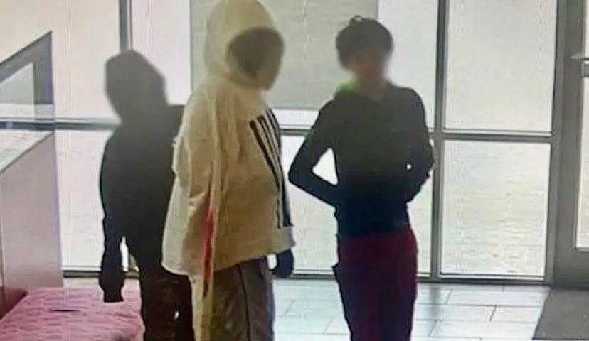 Tiga budak lelaki rompak bank
