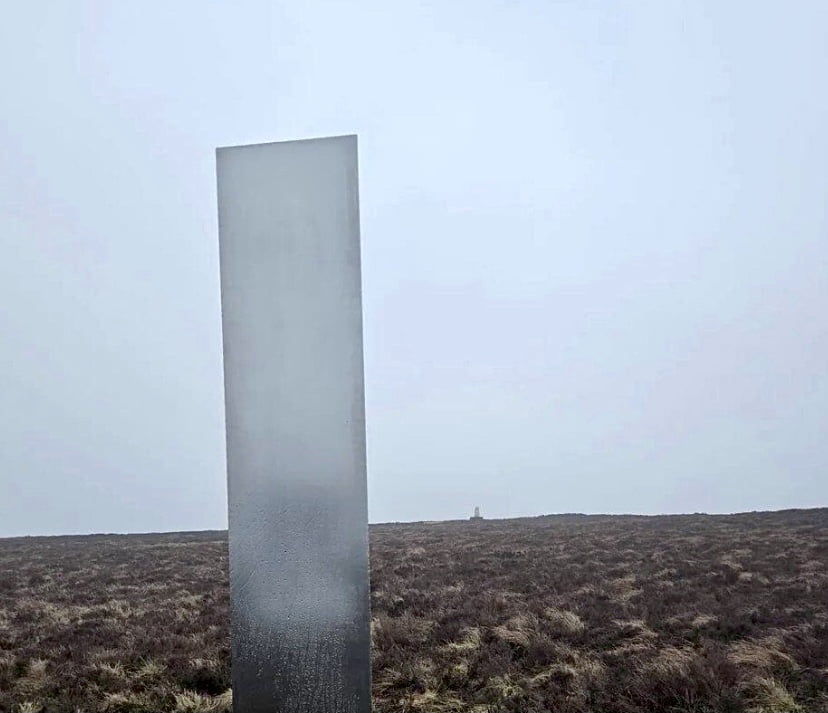 Monolit misteri ditemukan di Wales