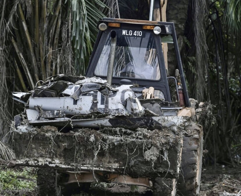 Pesawat BK160TR pecah di udara