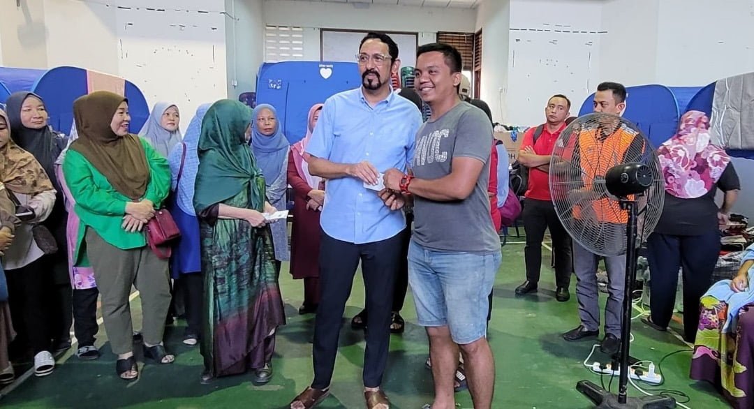 Gagasan Rakyat Bahagian Darau salur sumbangan kepada mangsa kebakaran di Likas