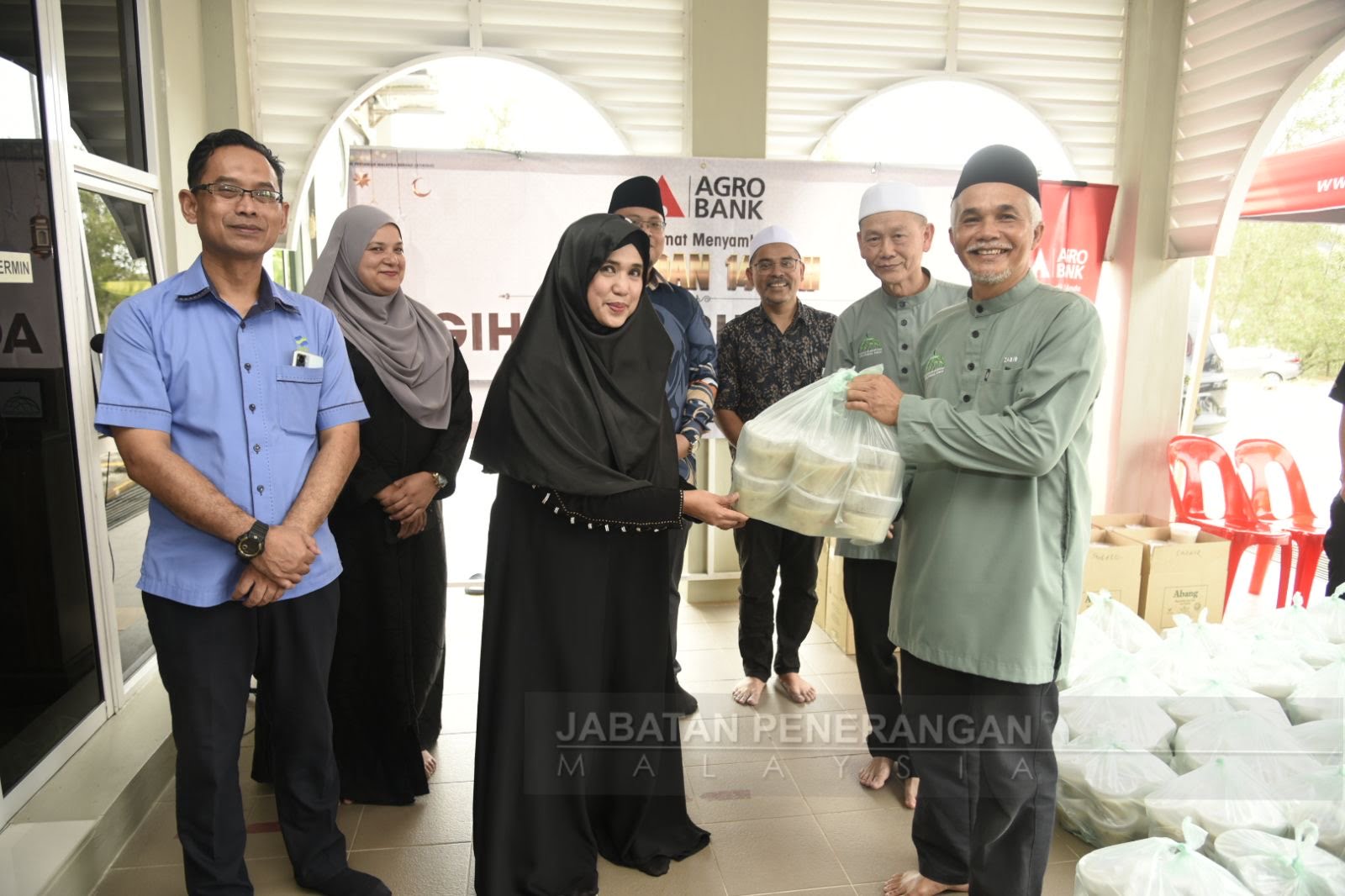 Agrobank agih 1,000 pek bubur lambuk