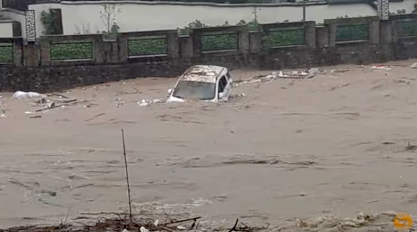 Ribut kuat membadai selatan China, 1,700 penduduk Guangdong dipindahkan